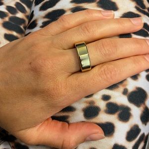 OURA ring -Gen 3 Size 8 - charger included!